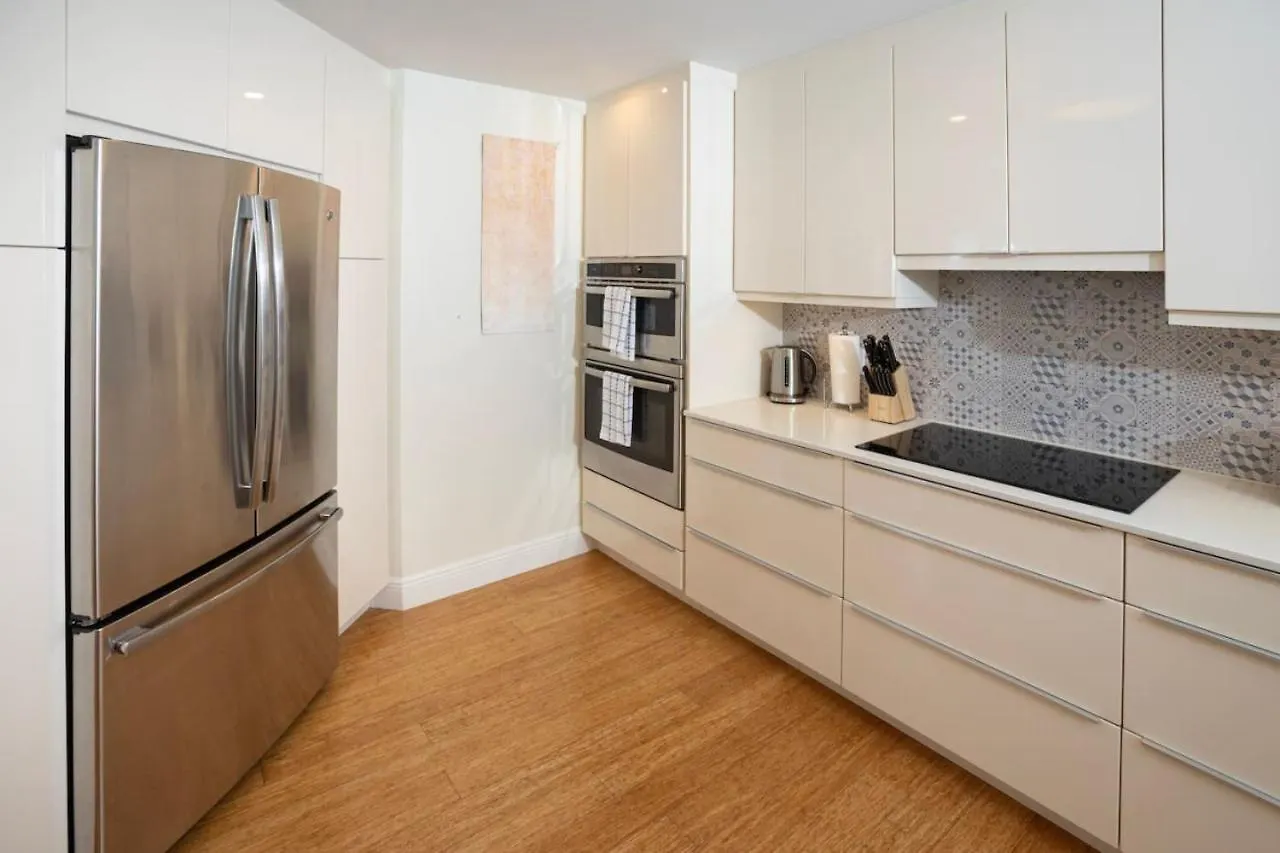 Island Luxury Seven Mile Beach West Bay Apartment