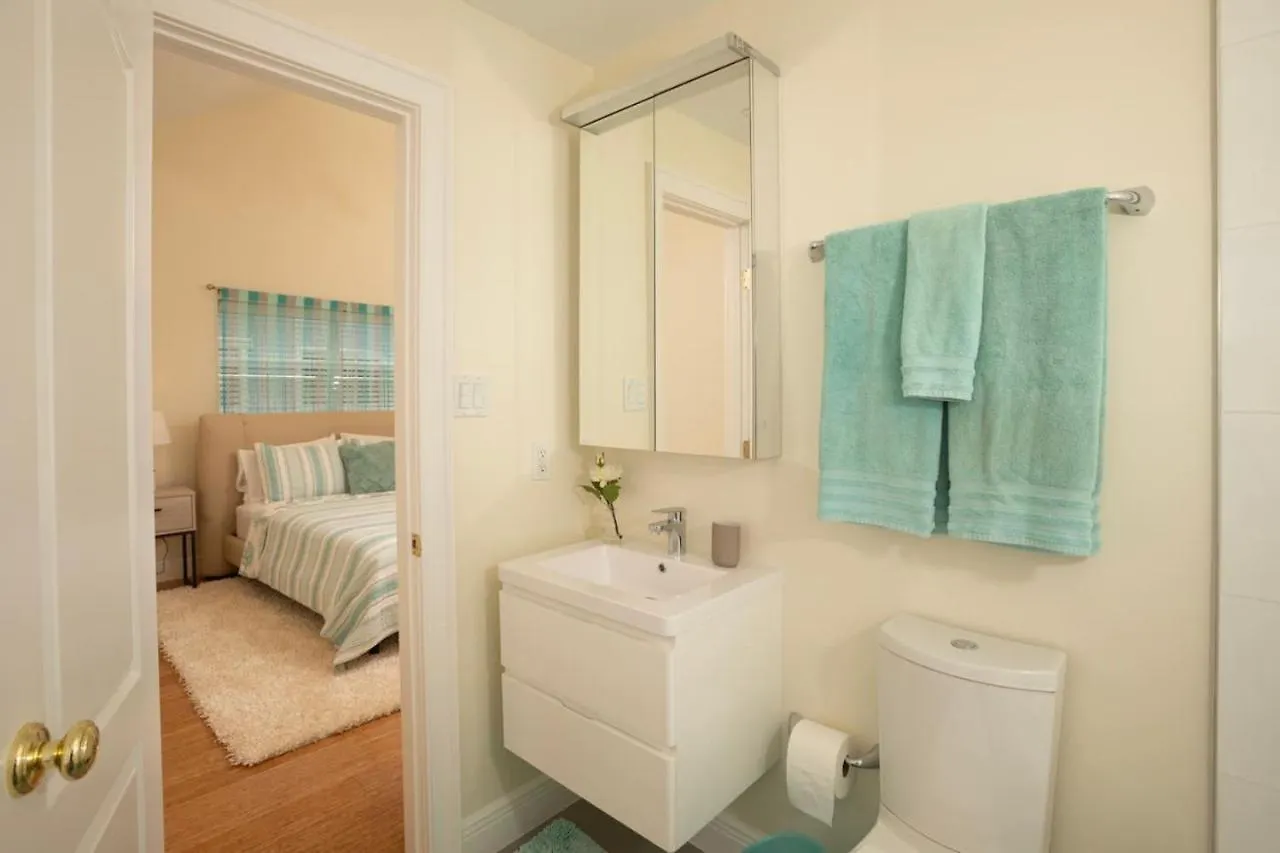 Island Luxury Seven Mile Beach West Bay Apartment